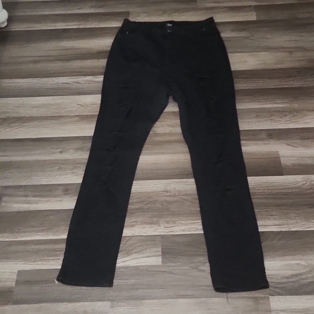 Bob Jeans Black Distressed Jeans Size 15/16 Inseam 30'